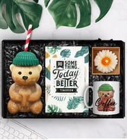 Bearista Şapkalı Pipetli Ayıcık Cam Bardak & Özel Tasarım Kupa & Tasarım Defter & Mum Hediye Seti (Yeşil)