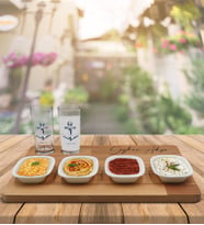 BK Gift Kişiye Özel Çapa Tasarımlı 2’li Rakı Bardağı ve Meze Tabaklı Doğal Masif Ahşap Servis Sunum Tepsisi Model 1