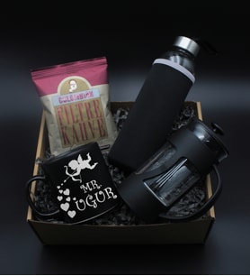 Sevgililer Gününe Özel H2O Kılıflı Cam Suluk& Kişiye Özel Eros Tasarımlı Gümüş İsim Baskılı Siyah Kupa &Siyah French Press & Colombian Filtre Kahve Hediye Seti
