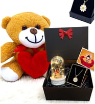 Sevimli Kalpli Peluş Ayıcık ve Kolyeli Fotoğraflı Hediye Kutusu - Premium Set (Model 2)