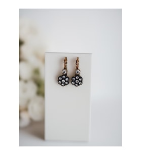 Papatya Figürlü Zirkon Taşlı Minimal Küpe (Beyaz-Krem)