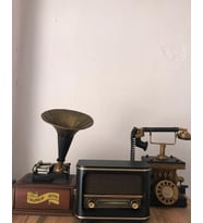 BLUETOOTH,USB ÖZELLİKLİ RADYO+DEKORATİF METAL TELEFON KUMBARALI+DEKORATİF METAL GRAMOFON ÇEKMECELİ
