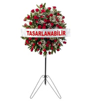 59 Adet Kırmızı Gül ve Cipsofilya Detaylı Ayaklı Ferforje Çelenk