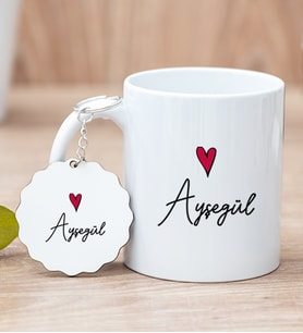 Kişiye Özel İsim Yazılı Minik Kalpli Beyaz Kupa Bardak ve Anahtarlık