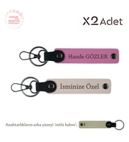 Arkadaşa Yılbaşı Hediyesi, İsimli & Soyisimli 2’li Anahtarlık Hediye Takımı, Pudra-Pembe-Sütlü Kahve