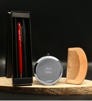 Kişiye Özel Kırmızı Touch Pen& Siyah Ayna& Ahşap Tarak Hediye Seti