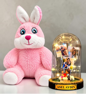 Kişiye Özel 3 Fotoğraflı LED Işıklı Fanus ve Pembe Peluş Tavşan Hediye Seti (kalp tutan aşıklar)