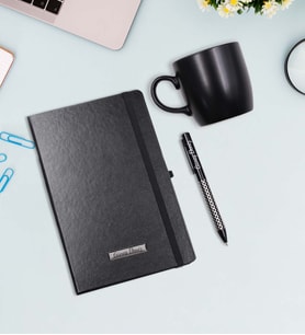 Kişiye Özel Siyah Defter & Dama Detaylı Tükenmez Kalem & Siyah Mat Kupa Hediye Seti