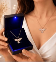 Premium Işıklı Kutuda Zirkon Taşlı Zümrüdü Anka Kuşu Kadın Kolye (BJ)