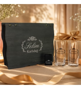 Kişiye Özel Ahşap Kutulu 2’li Rakı Bardağı ve Çakmak Seti – Hediyelik Premium Sunum