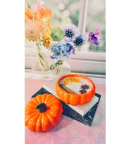 Karamelli Balkabağı Aromalı Dekoratif MUM / Caramel Pumpkin Scented Decorative Candle (13cm)