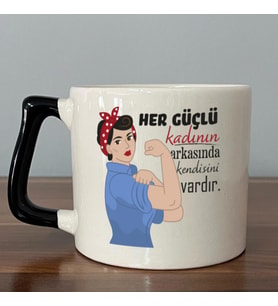 Her Güçlü Kadının Arkasında Kendisi Vardır Baskılı Kadınlar Günü Siyah Kulplu D Kupa