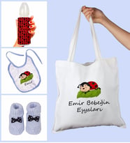 eJOYA Bebeklere Özel Çantasında Kişiye Özel Biberon Önlük Ve Patik Bebek Hediye Seti 109807 (Mavi)