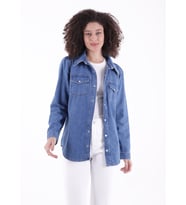 Klasik Yakalı Uzun Kollu Çıtçıt Kapama Detaylı Kadın Kot Gömlek Orta Mavi Denim Dört Mevsim