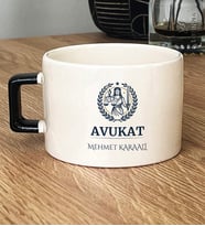 Kişiye Özel Karikatürlü Erkek Avukat Lüks Fincan Avukatlar Günü Hediyesi
