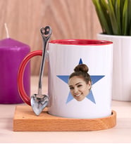 Kişiye Özel Mavi Yıldız Kafa Fotoğraflı Ahşap Altlıklı Kırmızı Kupa Bardak