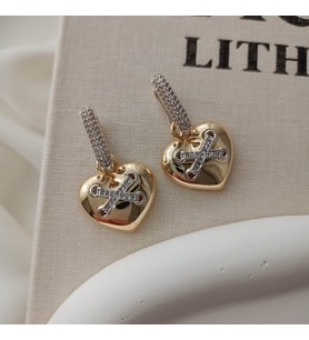 Lente Aksesuar Mix Renk Taşlı X Detaylı Kalp Küpe - Gold Gümüş Kaplama Işıltılı Kalp Küpe (Çok Renkli)