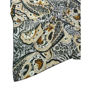 Emilya Fres Krep Leopar Desenli Eşarp 90x90 cm (Siyah - Açık Krem)