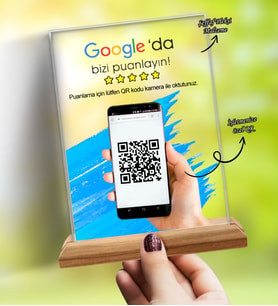 BK Gift İşletmelere Özel Masaüstü Google Puanlama Standı – Pleksi & Ahşap Tabanlı (12x18 cm)