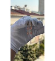 Kadın Gold Renk Sallantılı Pembe Kelebek Model Küpe (Mürdüm)