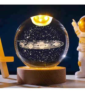 Wolawood Kristal Cam Kar Küresi 3D Işıklı LED Lamba USB Kablolu Ahşap Standlı Özel Gün Işığı Dekoratif Hediyelik Konsept Masaüstü Aksesuar Şık Zarif Süs Biblo Dekor Top Özel Üretim Premium Ay Küre Seti