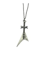 Megadeth Elektro Gitar Tasarımlı Metal Kolye – 60 cm Zincir - Unisex (Gümüş)