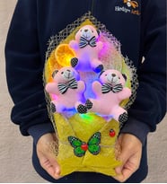 Renkli Led Işıklı Özel Pembe Ayıcıklı Büyük Boy Peluş Ayıcık Buketi (Model 3)