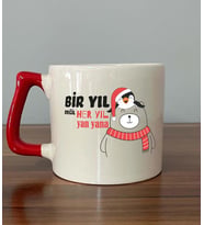 Bir Yıl Değil Her Yıl Yan Yana Penguen Baskılı Kırmızı Kulplu D Yılbaşı Kupası