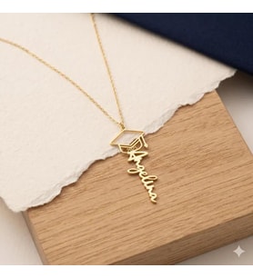 Kişiye Özel Dikey Mezuniyet Kep Detaylı Yıl İsim Kolye 925K Gümüş (Gold)