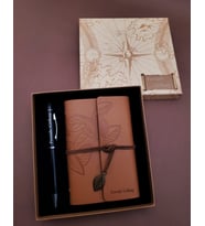 İsme Özel Siyah Metal Kalem - Pusula Kutulu Defter Kalem Seti & Hediyelik İsme Özel Deri Defter Ve Touchpen Kalem