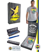 Fenerbahçe Orijinal Lisanslı 6 Renk Logo Gri Tribün T-Shirt + Kalem Set Hediyelik Ahşap  Kutulu