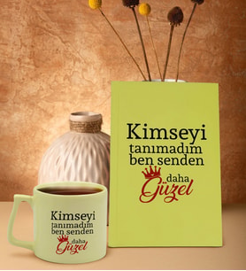 BK Gift Kimseyi Görmedim Ben Tasarımlı Sarı Sert Kapaklı Defter ve Middle Kupa Seti-4, Arkadaşa Hediye, Yeni İş Hediyesi, Doğum Günü Hediyesi