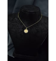 925 Ayar Gümüş Gold Rodyum Kaplama Incili Çiçek Güneş Plaka Kolye