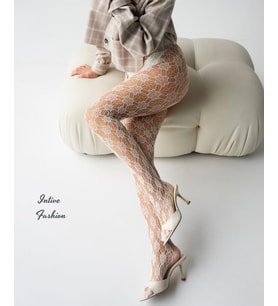 Intive Fashion Daisy Papatya Desenli Büyük Fileli Modern İthal Külotlu Çorap (Beyaz)