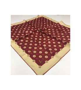 Geometrik Logolu Desen Gold Seri Twill Eşarp Eşarp Askısı ile Birlikte 90x90 cm 