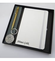 Signator® Codex  N246 Kişiye Özel Defterli Set - İsme Özel Gold Kalem + İsme Özel Beyaz Defter+ İsme Özel Anahtarlık  İsme Özel Kutusunda Hediyelik Set (Karışık)