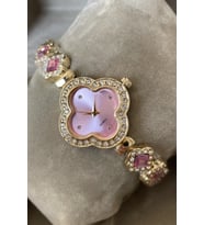 Özel Kutulu Garantili Taşlı Minimal Zarif Kadın Kol Saati Metal Kordon Pembe Altın Gold Renk Kadına Arkadasa Sevgiliye Ablaya Anneye Ese Hanıma Teyzeye Aileye Dogum Gunu Özel Gün Yıldonumu Hediye Kız Kardese Cocuga Yeni İs İçin Hediye