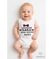“Üzgünüm Baba Aynı Kadına Aşığız” Yazılı Kolsuz Bebek Body %100 Pamuk Yazlık Çıtçıtlı Zıbın Tulum (Beyaz)