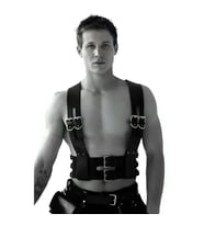 Fantezi Erkek Giyim, Deri Erkek Giyim, Deri Kelepçeli Erkek Harness (Kırmızı)
