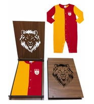 Galatasaray Bebek Metin Oktay Forma Orjinal Tulum Hediye Ahşap Kutulu (Kırmızı)