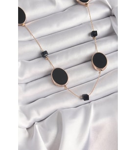 Pirinç Gold Renk Siyah Renk Oval Siyah Küp Detay Kadın Kolye - TJ-BKO9625
