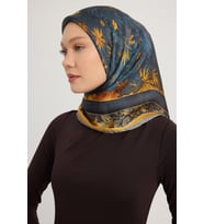 Schaless Gecenin Bahçesi - Nar Çiçeği - Aurora Desenli Janjan Eşarp - 90x90 Cm (Gri)