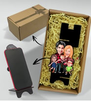 BK Gift Hediye Kutusunda Kişiye Özel Aile Karikatürlü Ahşap Biblo Telefon Standı-5