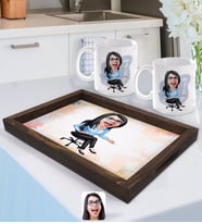 BK Gift Kişiye Özel Kadın Patron Karikatürlü Doğal Ahşap Tepsi ve 2’li Kupa Bardak Seti-5