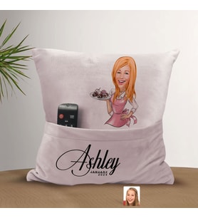 BK Gift Kişiye Özel Ev Hanımı Karikatür Tasarımlı Organizer Kumanda ve Atıştırmalık Cepli Pembe Kırlent Yastık-4 Arkadaşa Hediye, Cepli Yastık