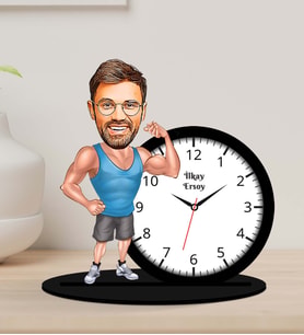 Kişiye Özel Karikatürlü Erkek Fitnesscı Ahşap Biblo Masa Saati
