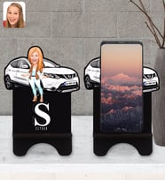 BK Gift Kişiye Özel Plakalı Kadın Nissan Qashqai Karikatürlü Ahşap Biblo Telefon Standı-1