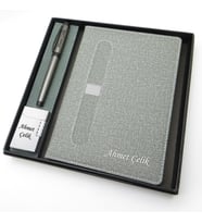 Signator® Codex  N345 Kişiye Özel Defterli Set - İsme Özel Gri Kalem + İsme Özel Gri Defter + İsme Özel Gümüş Çakmak  İsme Özel Kutusunda Hediyelik Set (Karışık)