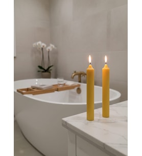 DİKEY ÇİZGİLİ SİLİNDİR 2'Lİ HEDİYELİK DEKORATİF KAVUN KOKULU SOYA WAX ŞAMDAN MUM (SARI RENKLİ)