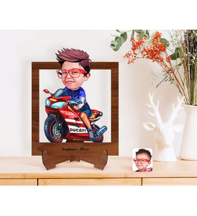 BK Gift Kişiye Özel Motorcu Çocuk Karikatürlü Ahşap Standlı 3D Biblo-1 (Beyaz)